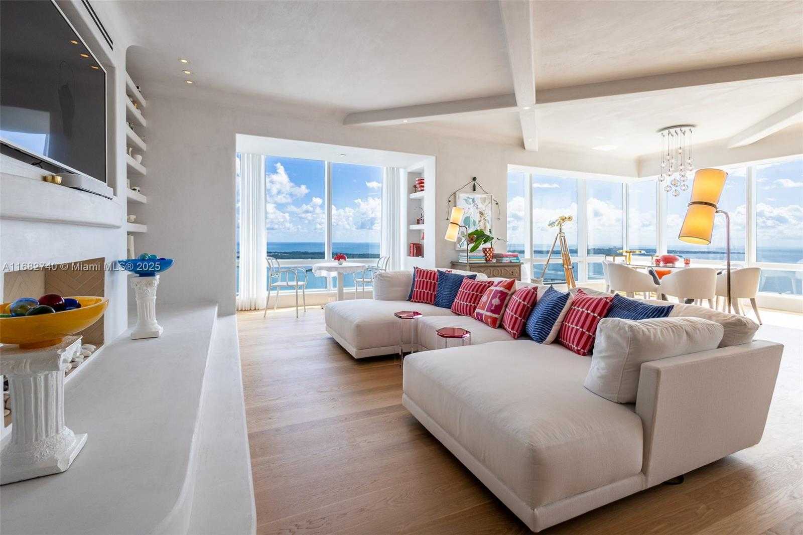 Small Image of 1425 BRICKELL AVE #55F, Miami Number 4