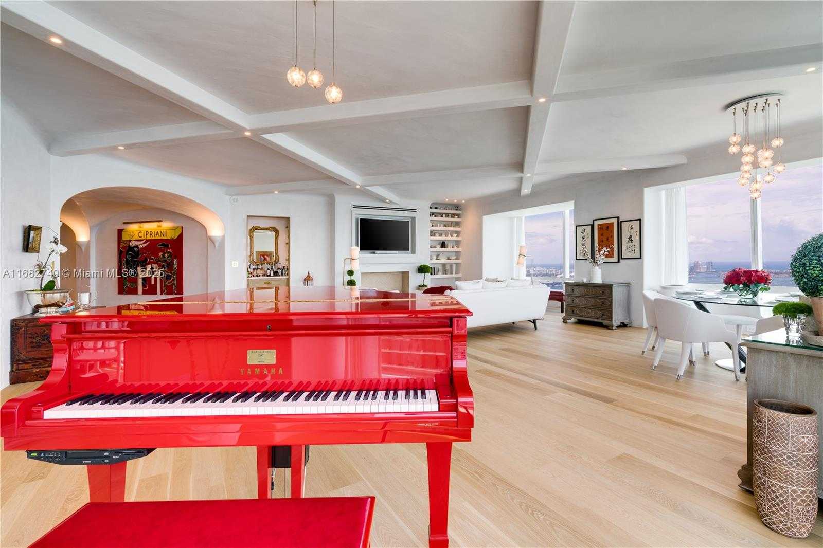 Small Image of 1425 BRICKELL AVE #55F, Miami Number 5