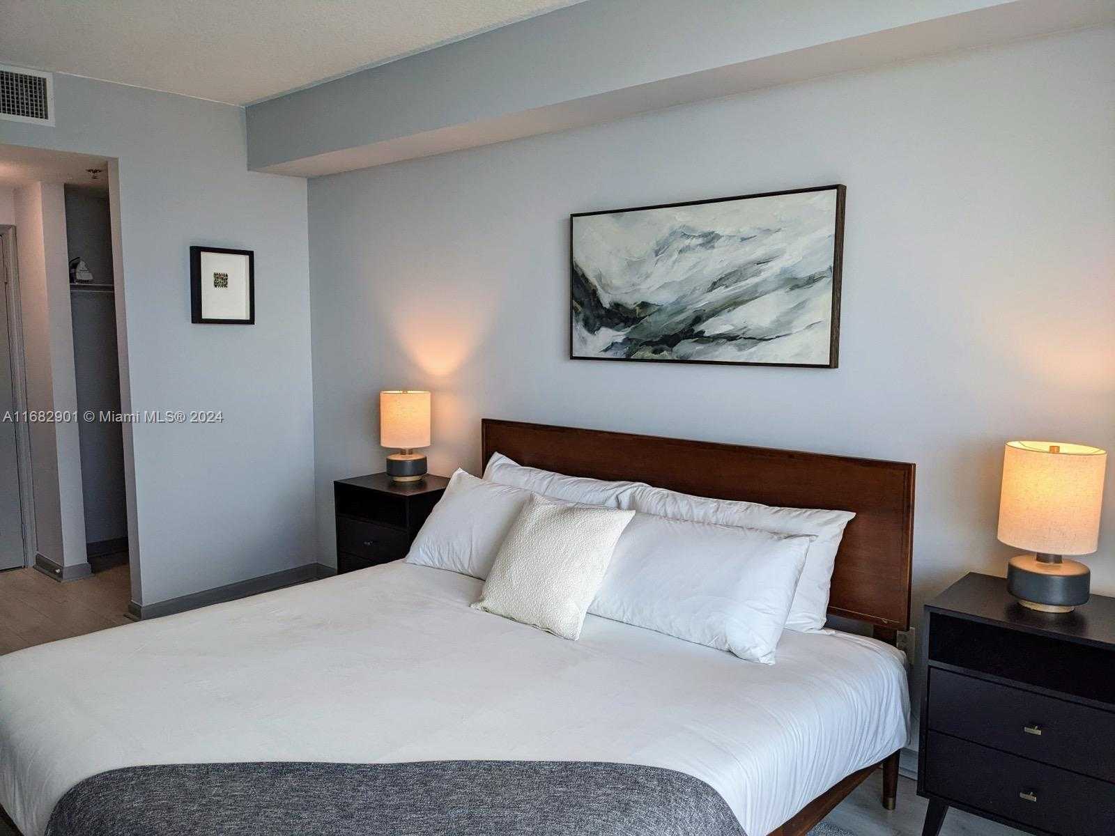 Small Image of 1200 BRICKELL BAY DR #PH4204, Miami Number 2