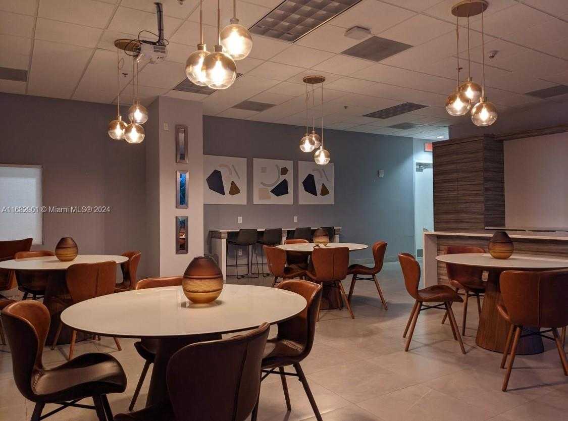 Small Image of 1200 BRICKELL BAY DR #PH4204, Miami Number 36