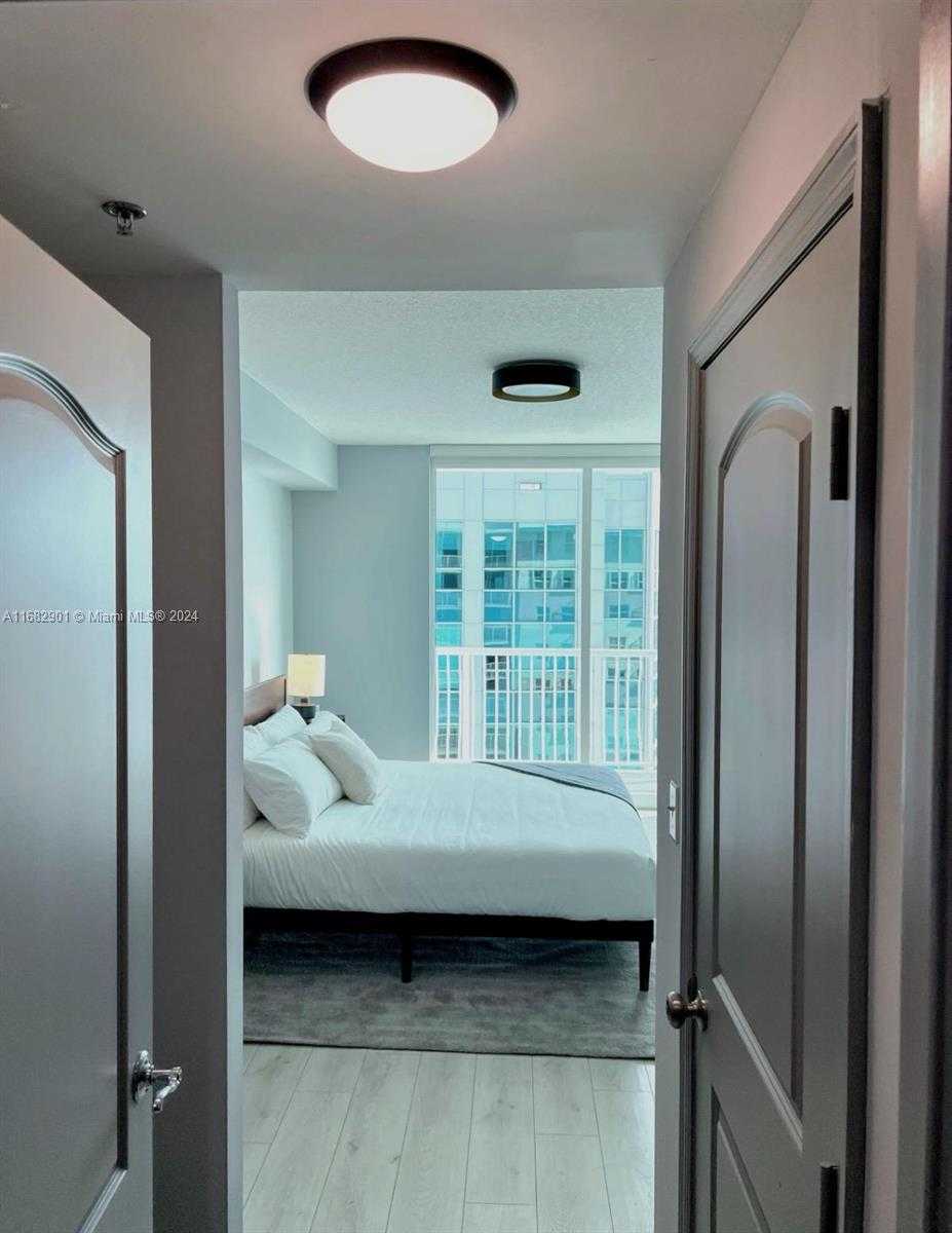 Small Image of 1200 BRICKELL BAY DR #PH4204, Miami Number 9