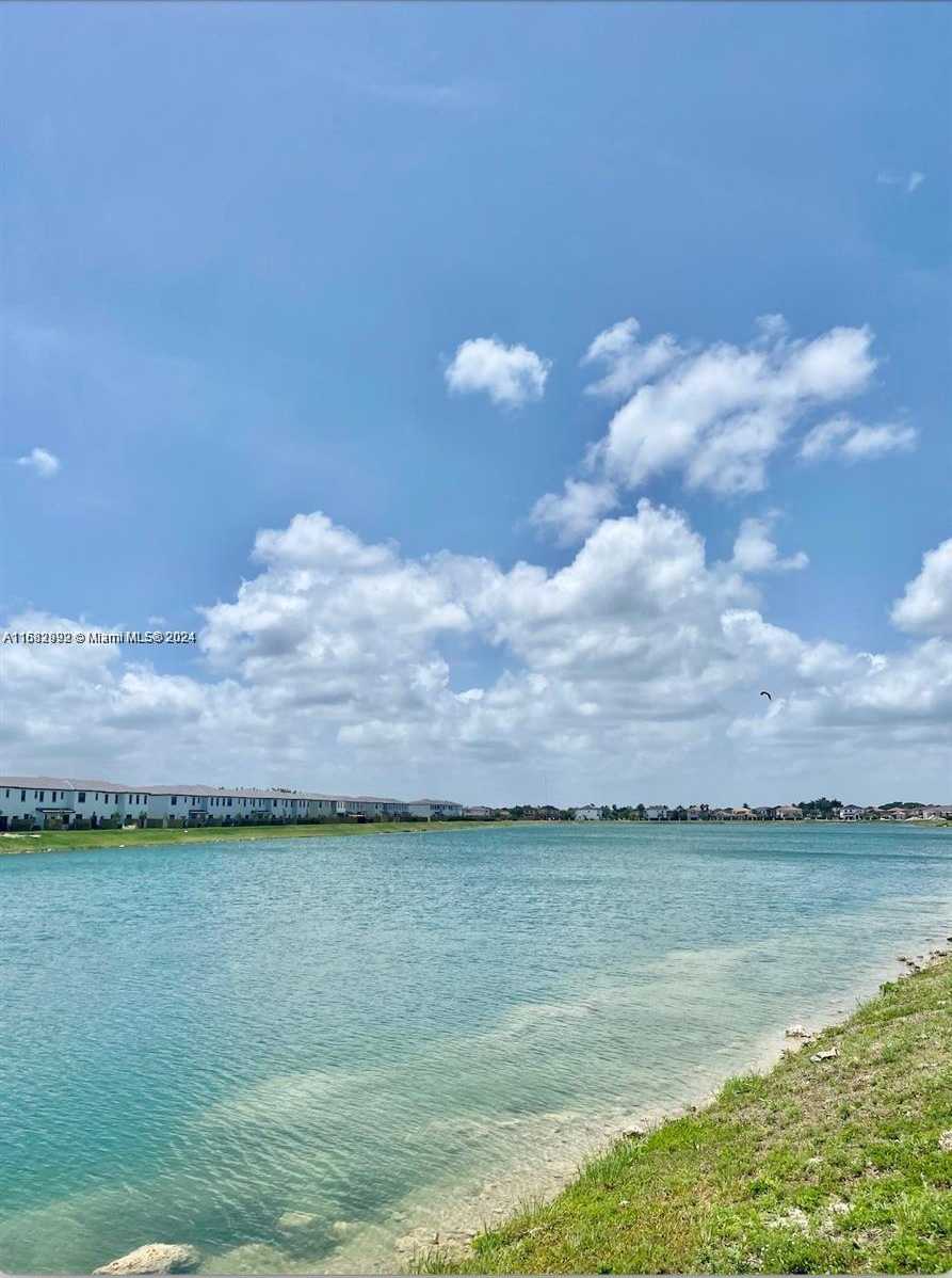 Small Image of 1200 BRICKELL BAY DR #3705, Miami Number 12