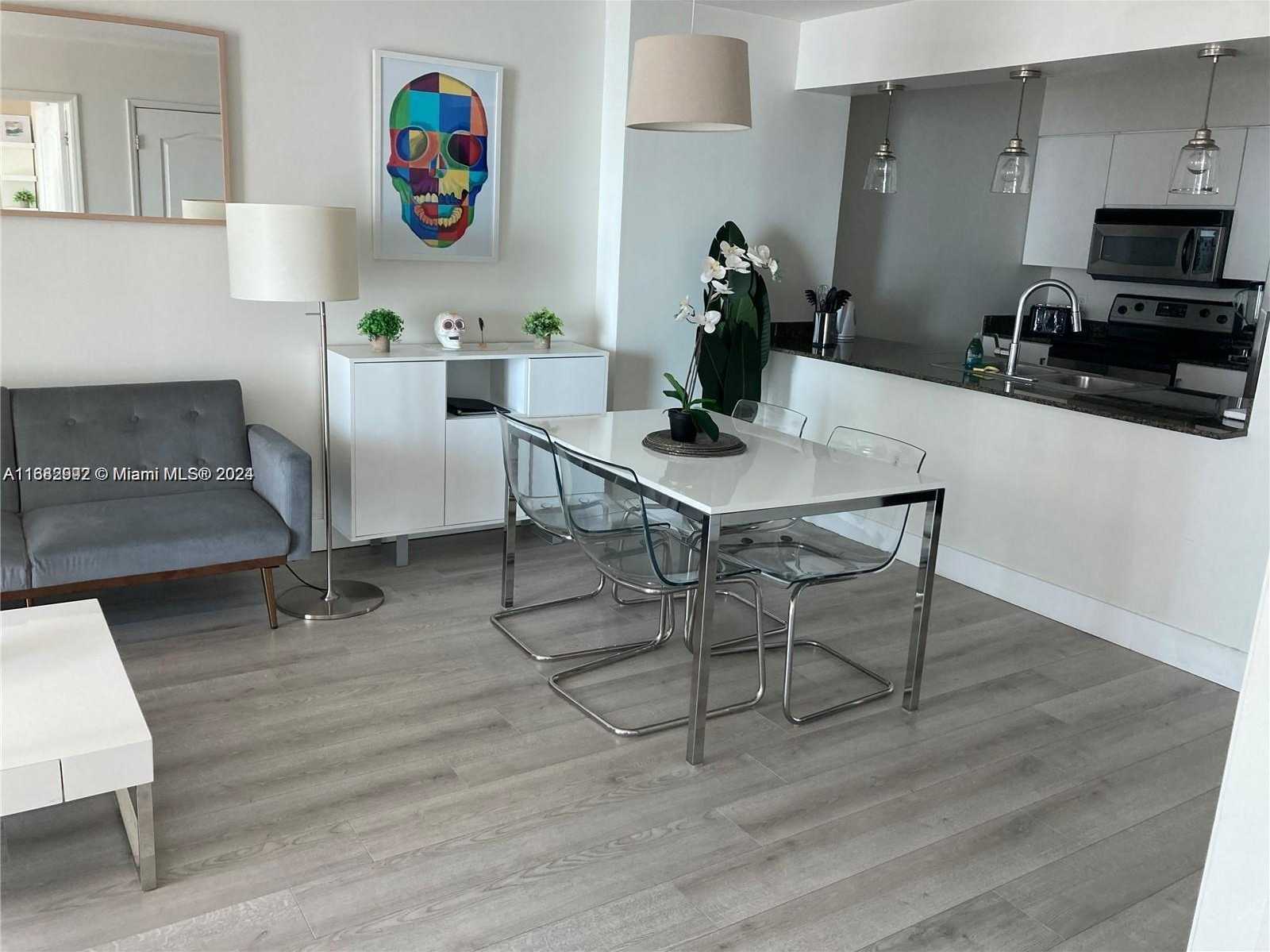 Small Image of 1200 BRICKELL BAY DR #3705, Miami Number 2