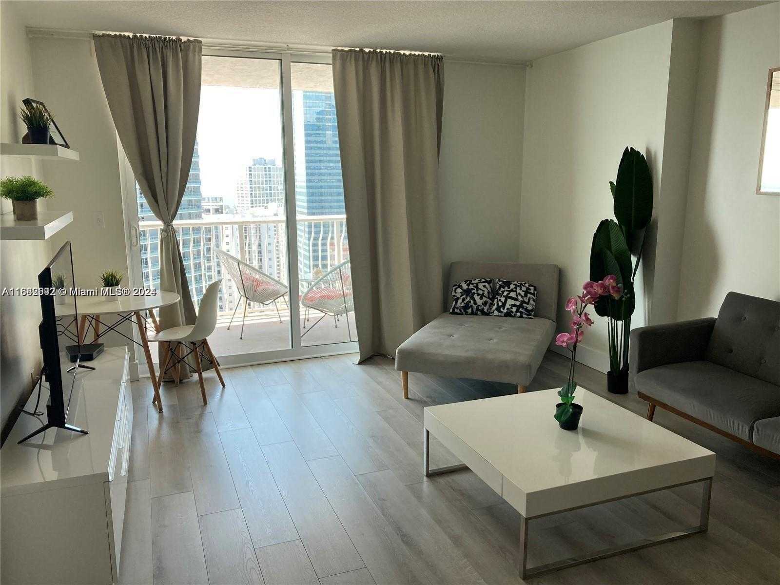 Small Image of 1200 BRICKELL BAY DR #3705, Miami Number 4