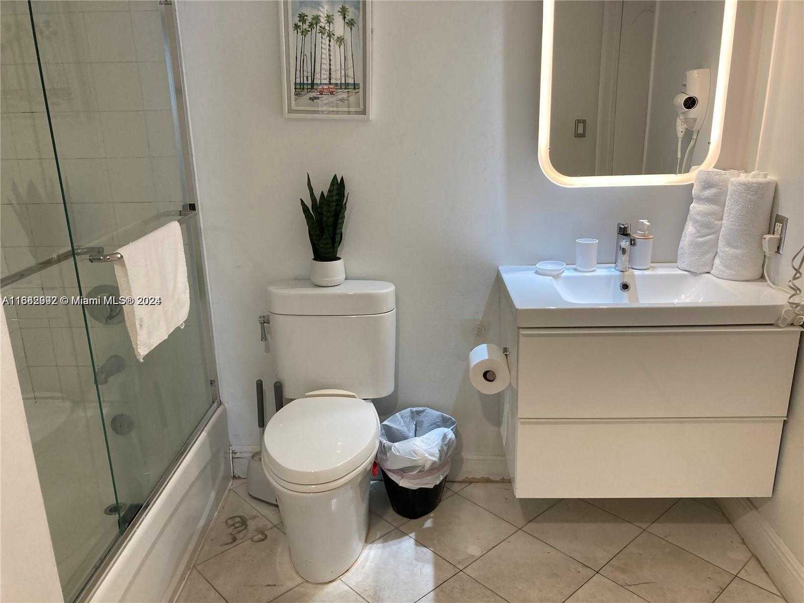 Small Image of 1200 BRICKELL BAY DR #3705, Miami Number 5