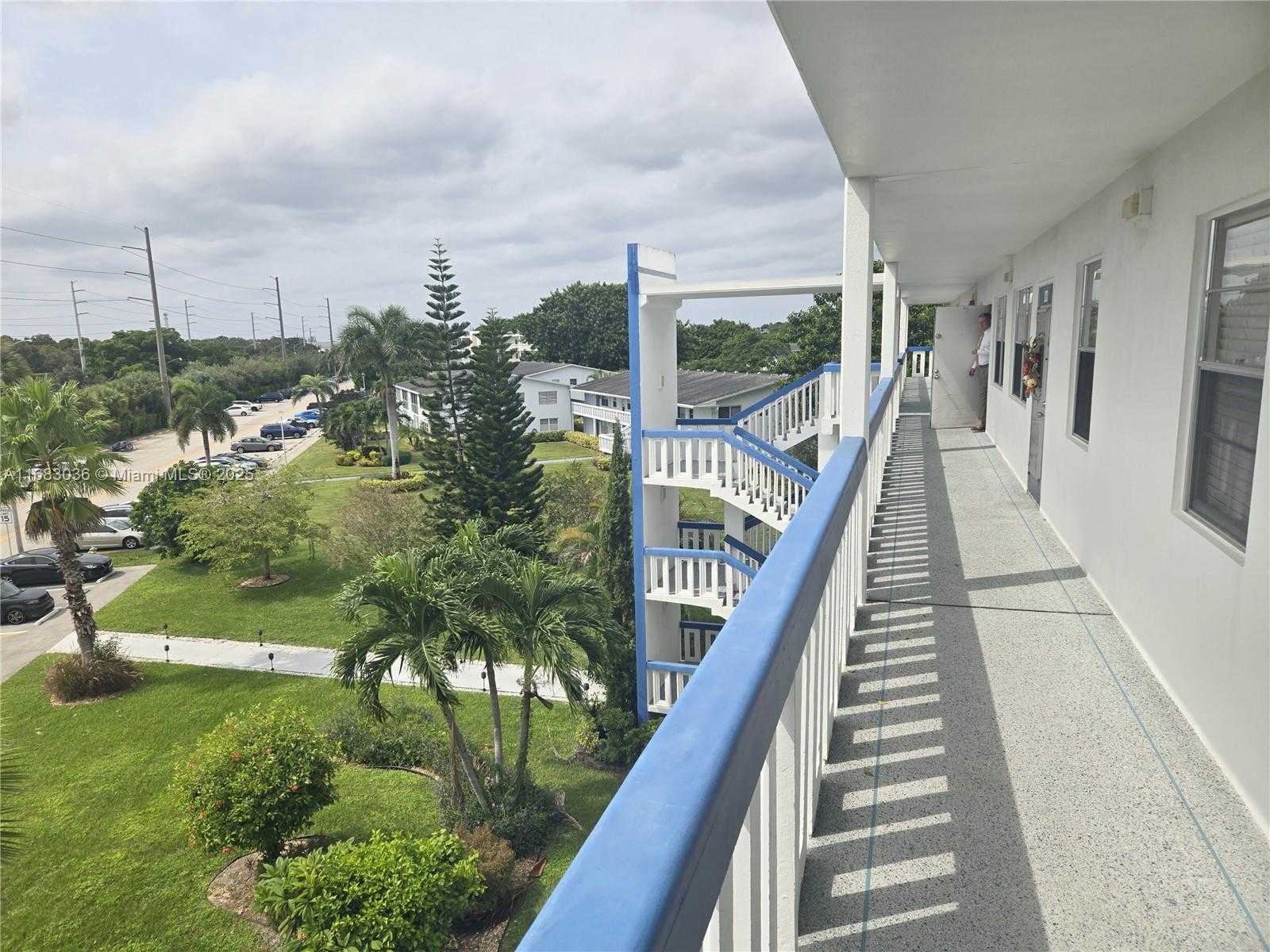 Small Image of 4103 NEWPORT U #4103, Deerfield Beach Number 3