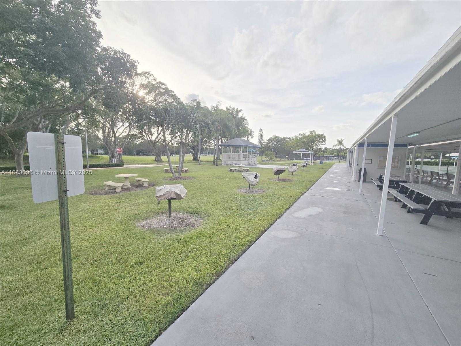 Small Image of 4103 NEWPORT U #4103, Deerfield Beach Number 32