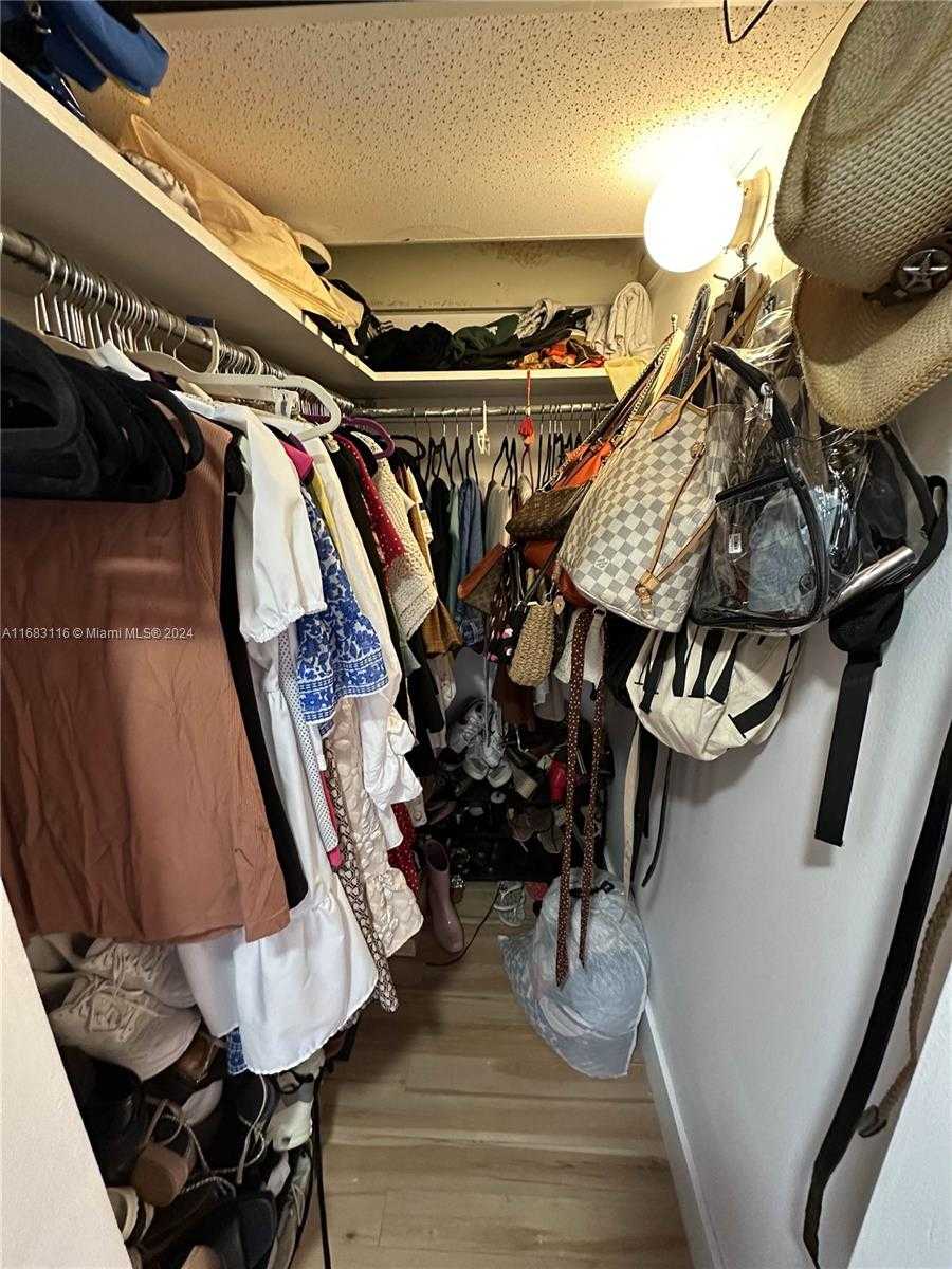 Small Image of 300 BAYVIEW DR #703, Sunny Isles Beach Number 14