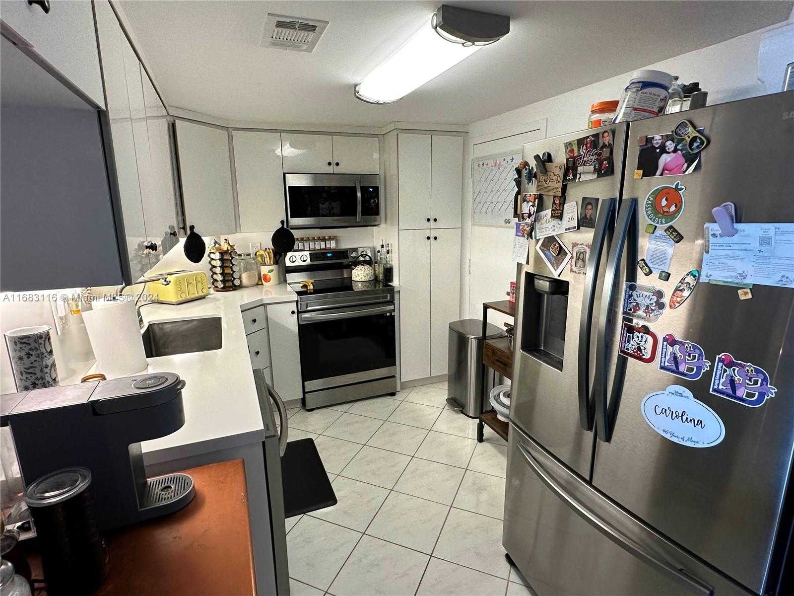 Small Image of 300 BAYVIEW DR #703, Sunny Isles Beach Number 2