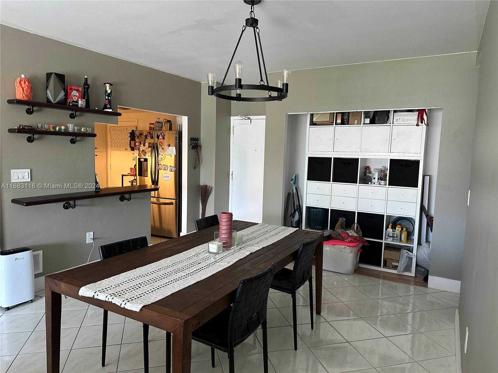 Small Image of 300 BAYVIEW DR #703, Sunny Isles Beach Number 5