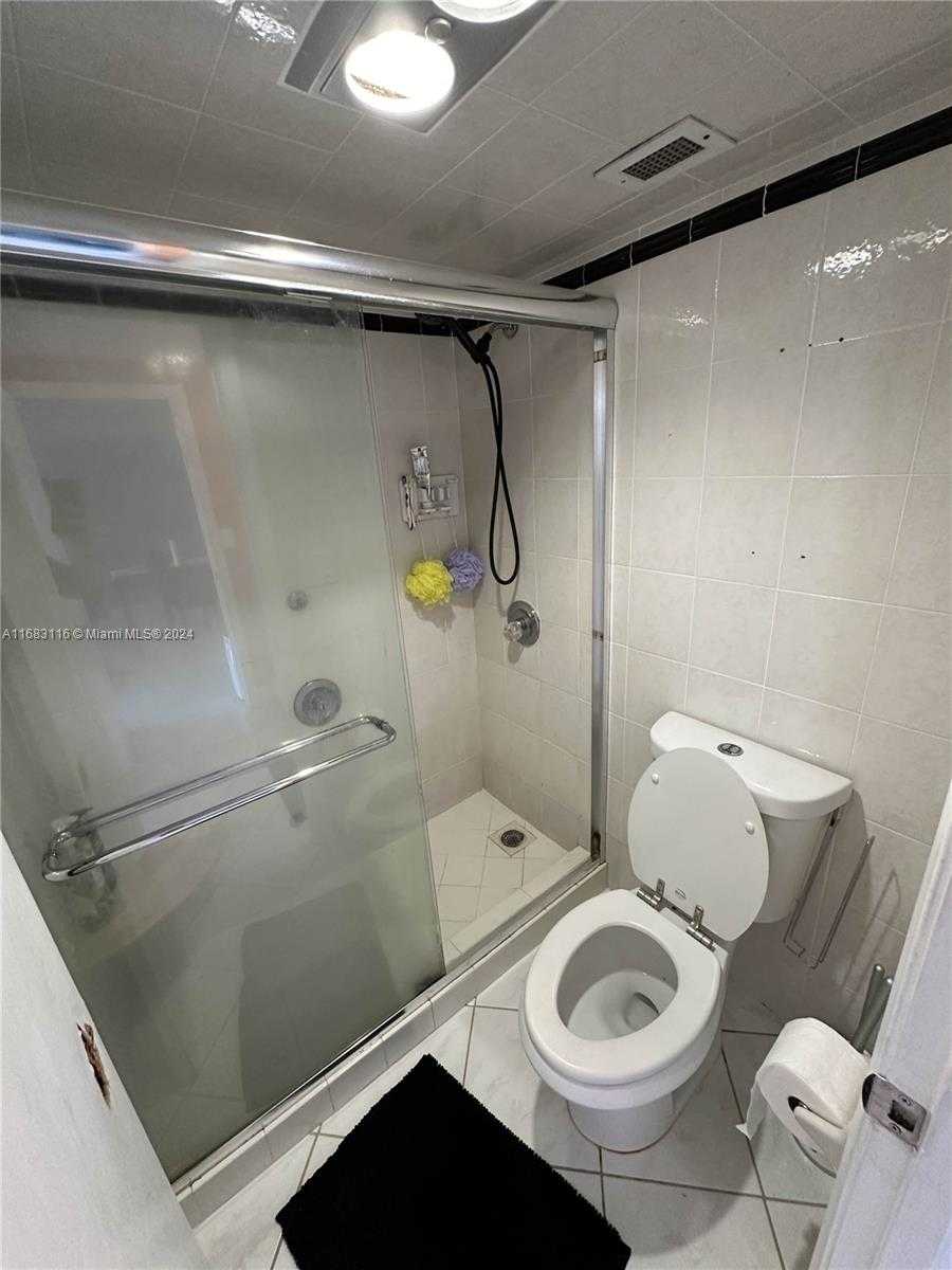 Small Image of 300 BAYVIEW DR #703, Sunny Isles Beach Number 9