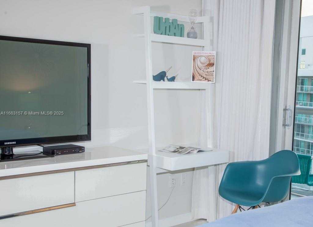 Small Image of 485 BRICKELL AVE #3906, Miami Number 10