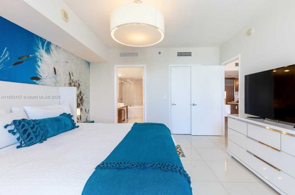 Small Image of 485 BRICKELL AVE #3906, Miami Number 11