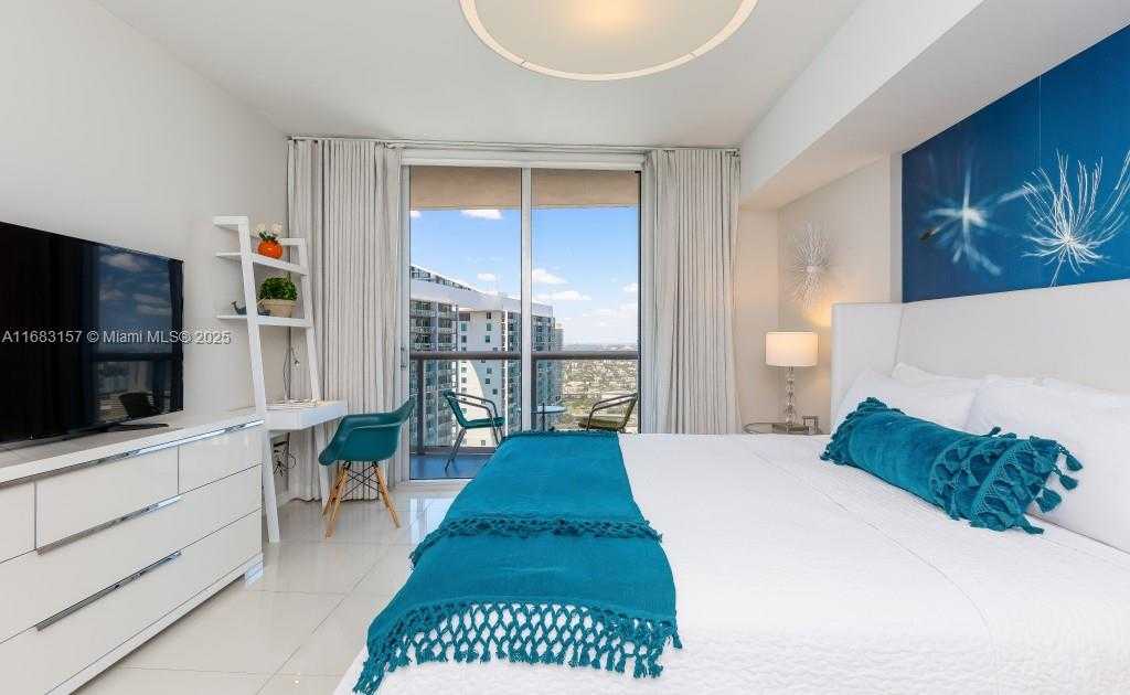 Small Image of 485 BRICKELL AVE #3906, Miami Number 2