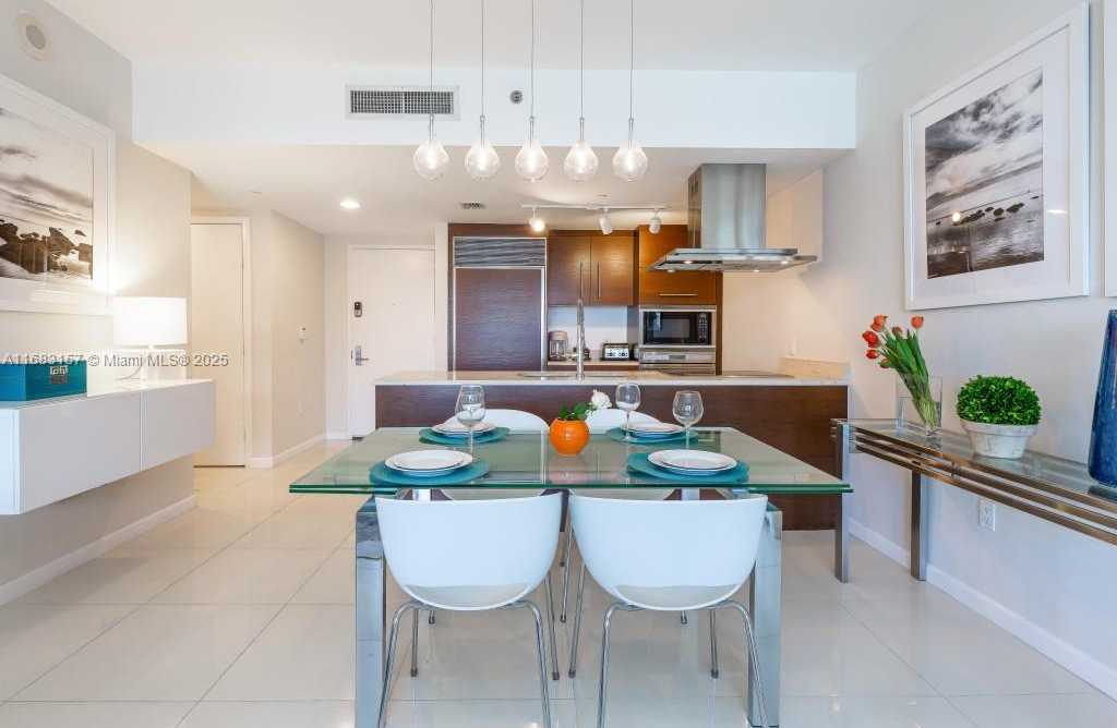Small Image of 485 BRICKELL AVE #3906, Miami Number 3