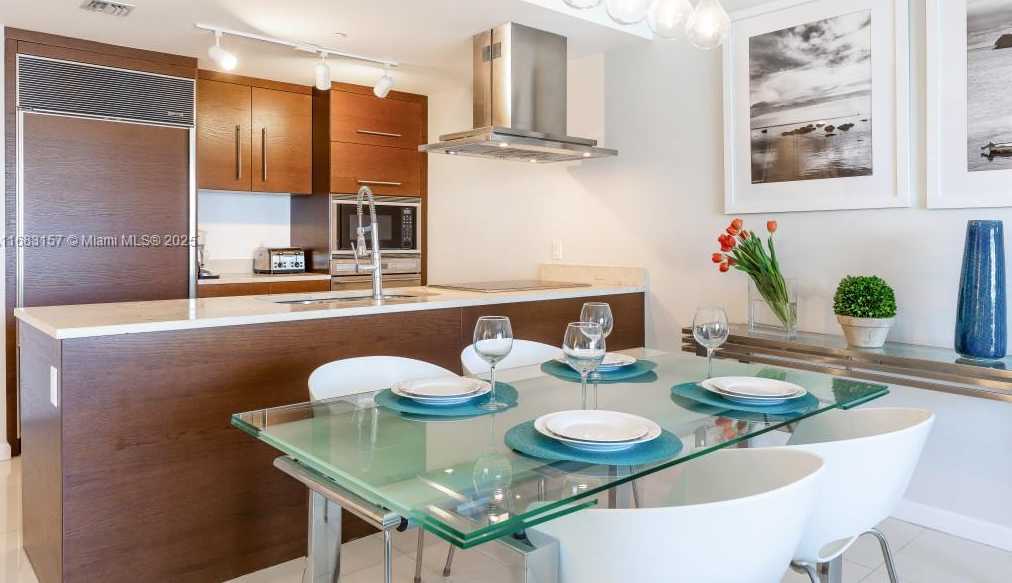 Small Image of 485 BRICKELL AVE #3906, Miami Number 4