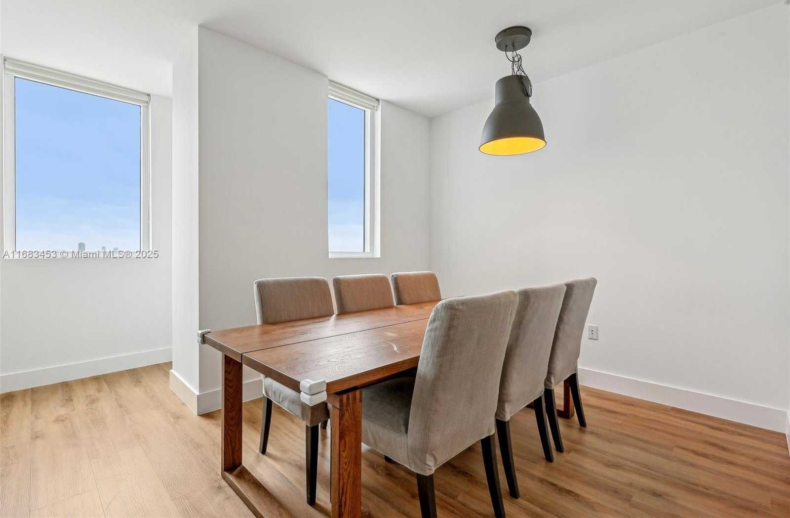 Small Image of 244 BISCAYNE BLVD #2203, Miami Number 10