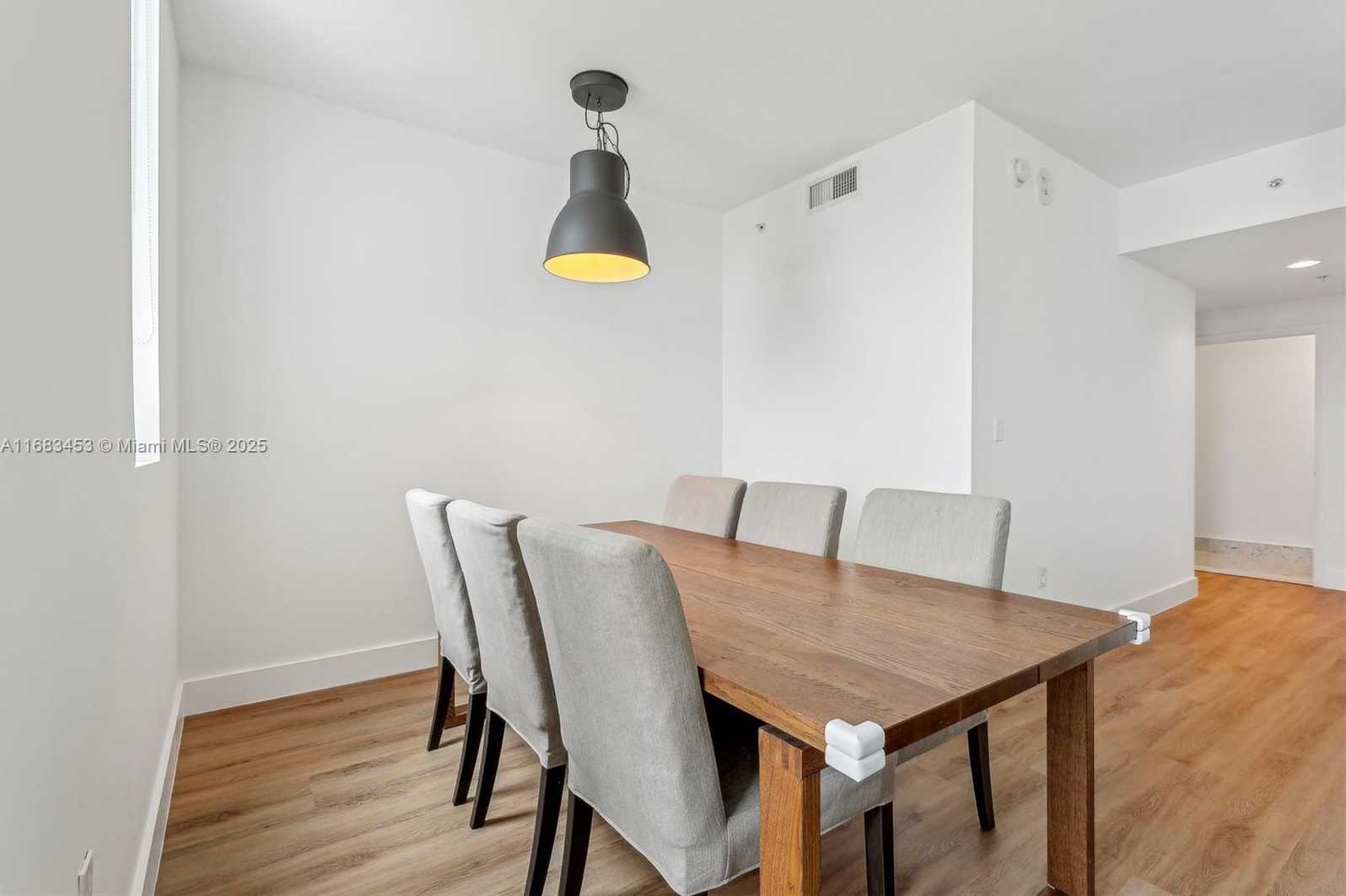 Small Image of 244 BISCAYNE BLVD #2203, Miami Number 11