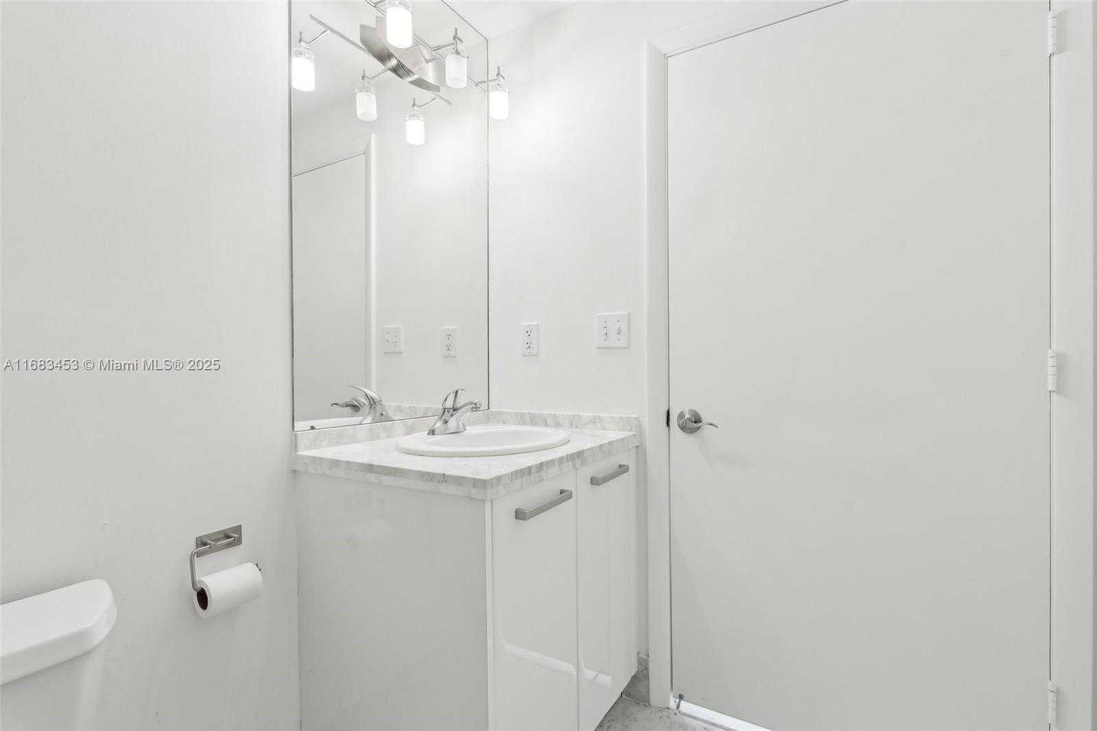 Small Image of 244 BISCAYNE BLVD #2203, Miami Number 44