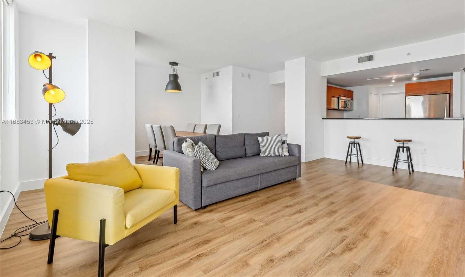 Small Image of 244 BISCAYNE BLVD #2203, Miami Number 5