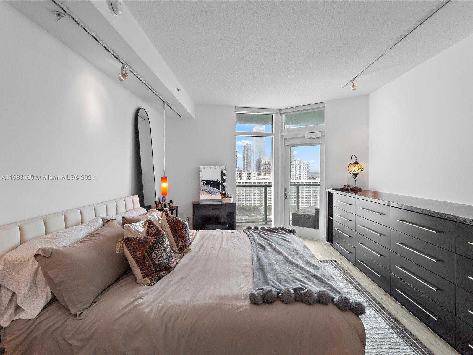 Small Image of 1900 NORTH BAYSHORE DR #1704, Miami Number 14