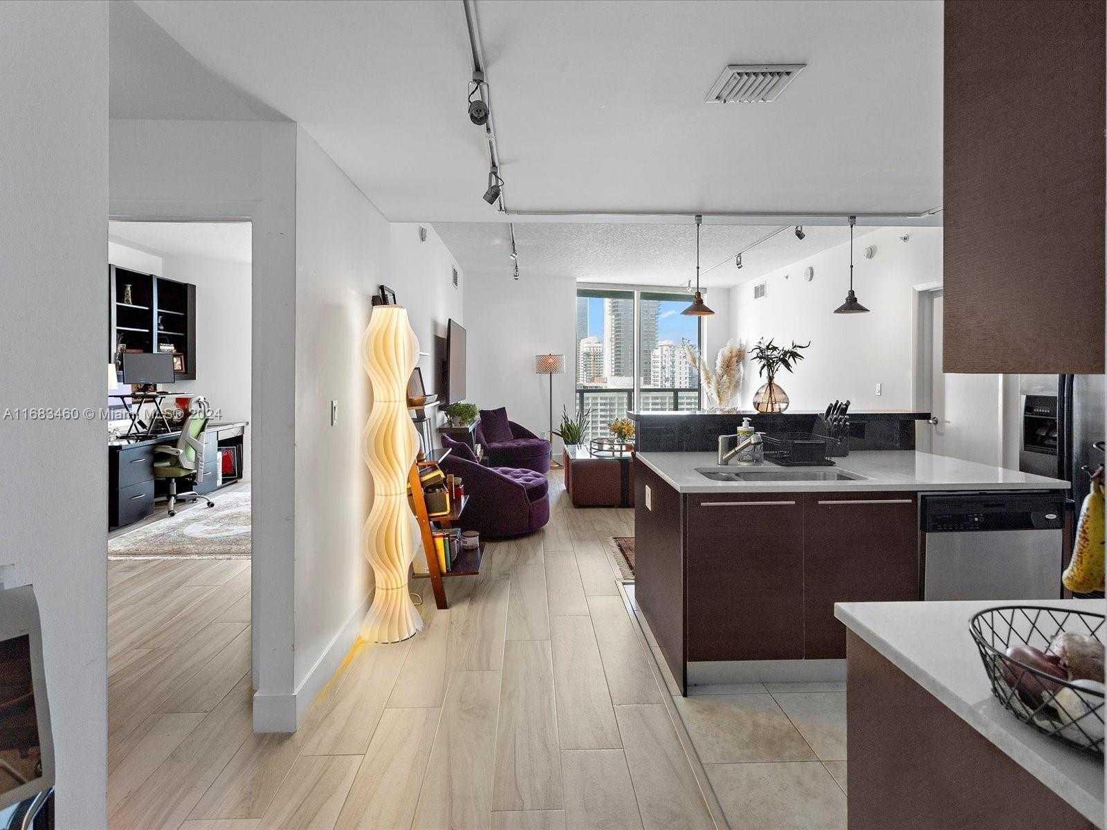 Small Image of 1900 NORTH BAYSHORE DR #1704, Miami Number 7