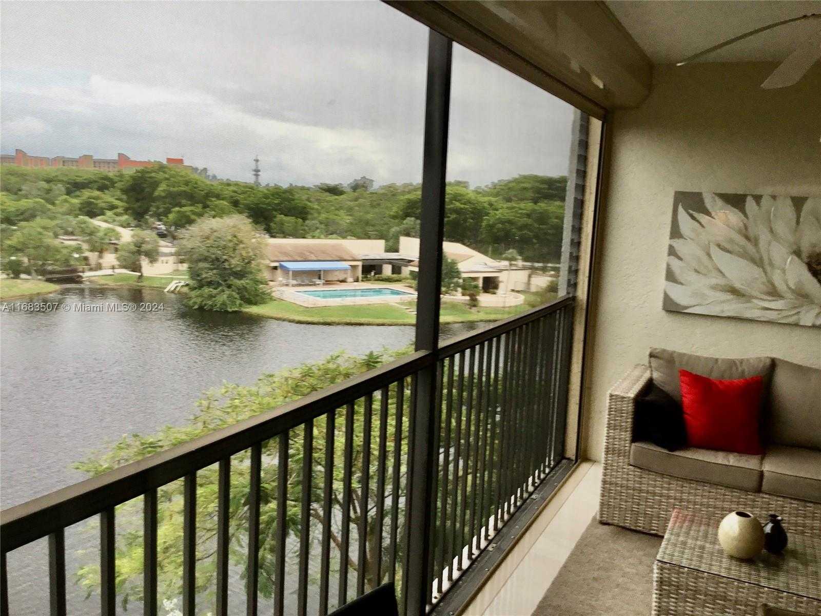 Small Image of 2334 SOUTH CYPRESS BEND DR #501, Pompano Beach Number 12