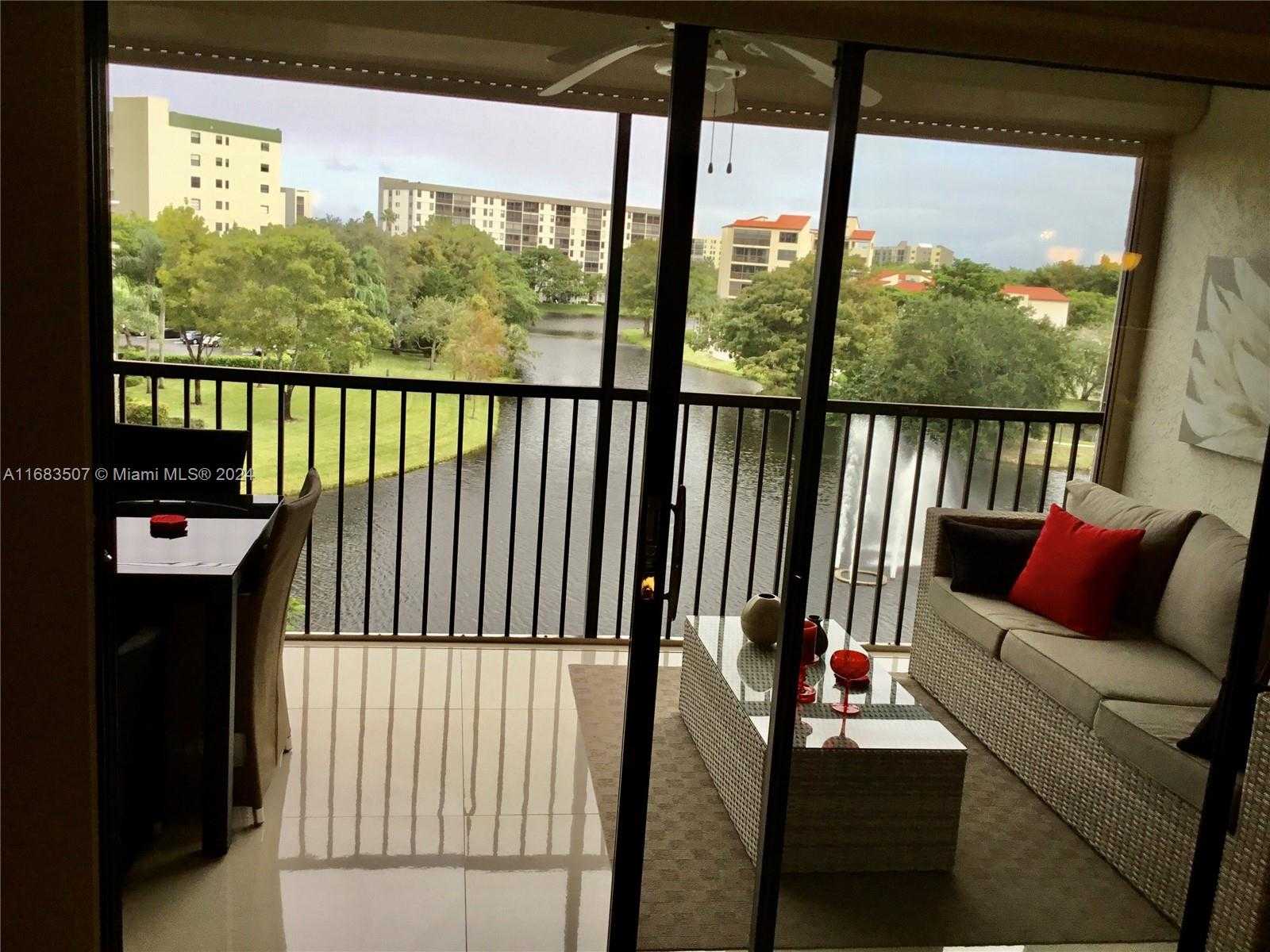 Small Image of 2334 SOUTH CYPRESS BEND DR #501, Pompano Beach Number 13