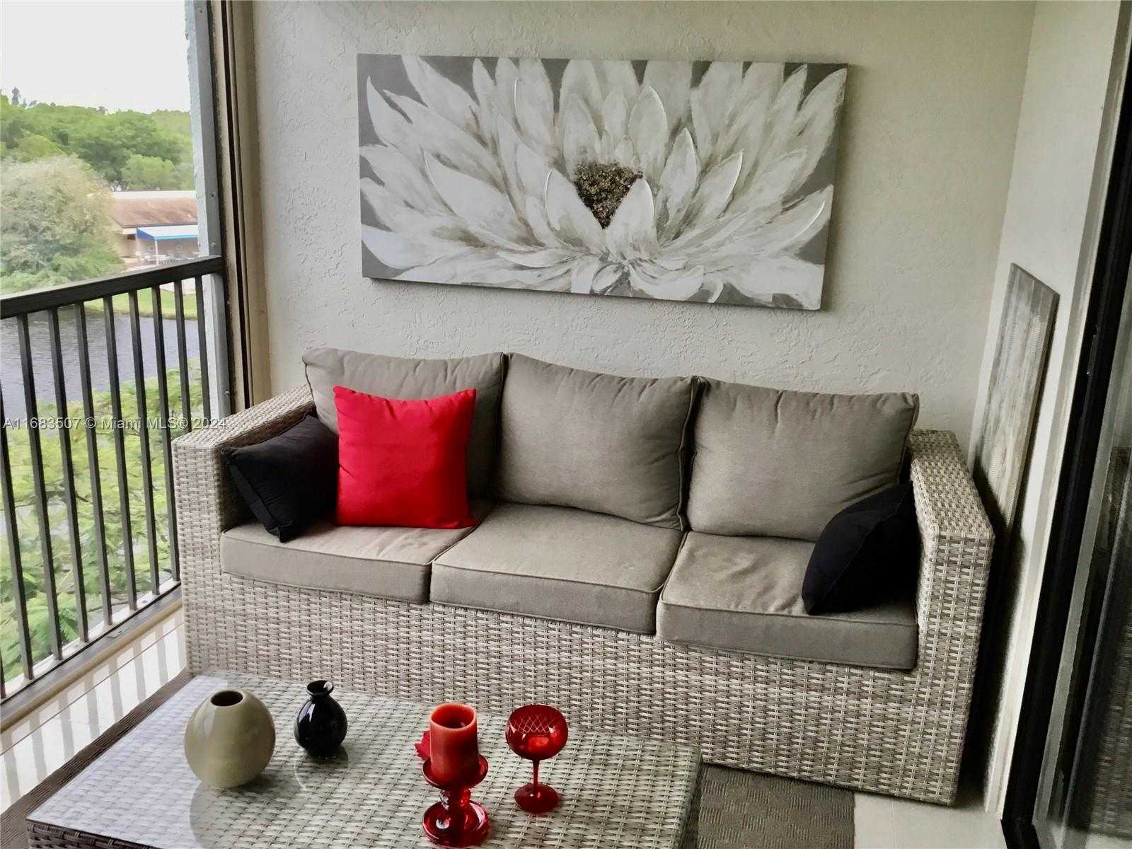 Small Image of 2334 SOUTH CYPRESS BEND DR #501, Pompano Beach Number 14