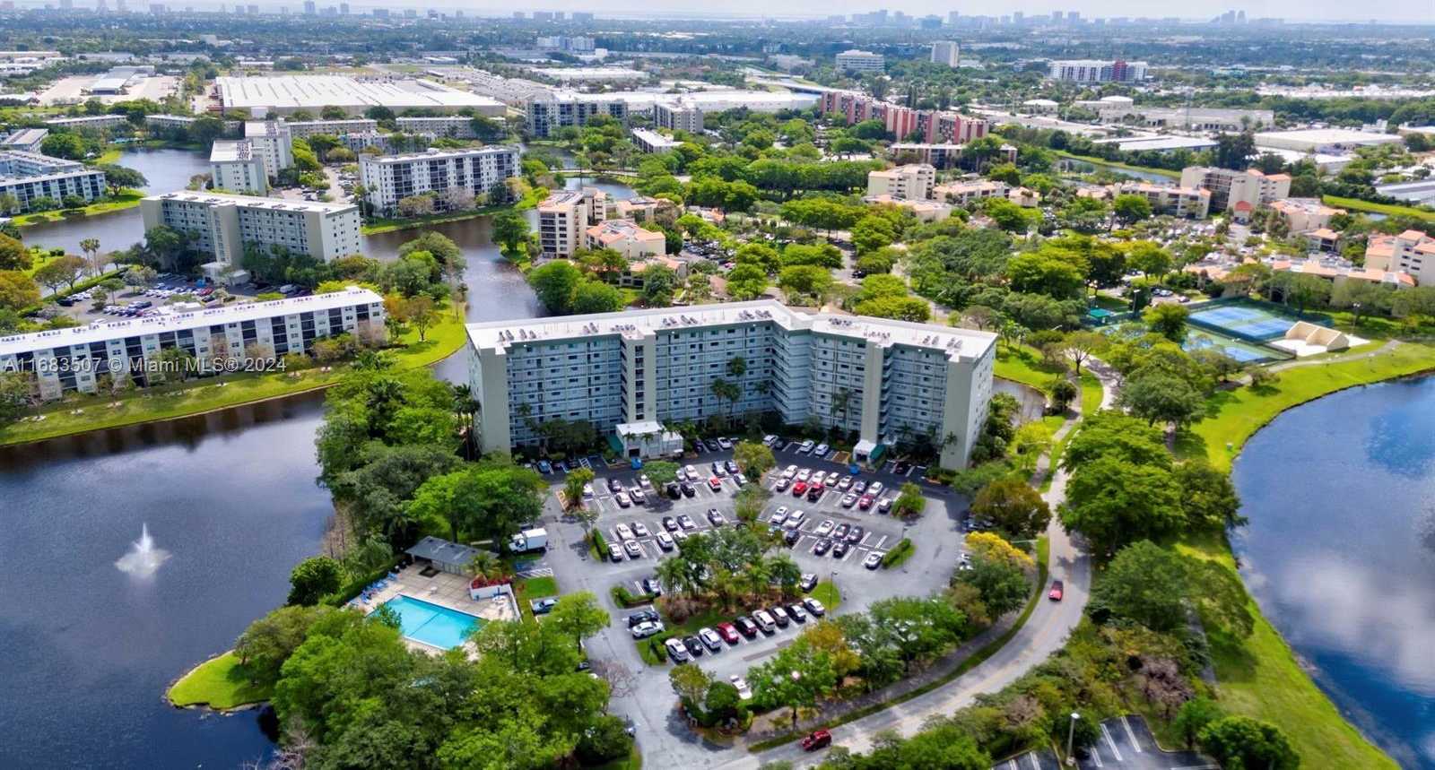 Small Image of 2334 SOUTH CYPRESS BEND DR #501, Pompano Beach Number 16