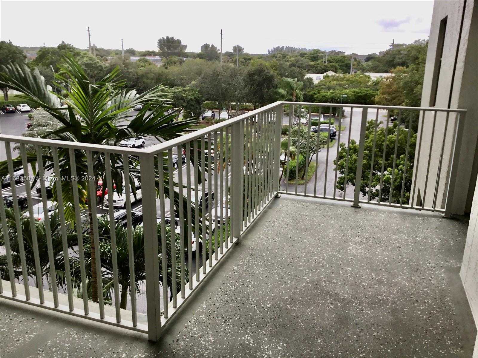 Small Image of 2334 SOUTH CYPRESS BEND DR #501, Pompano Beach Number 17