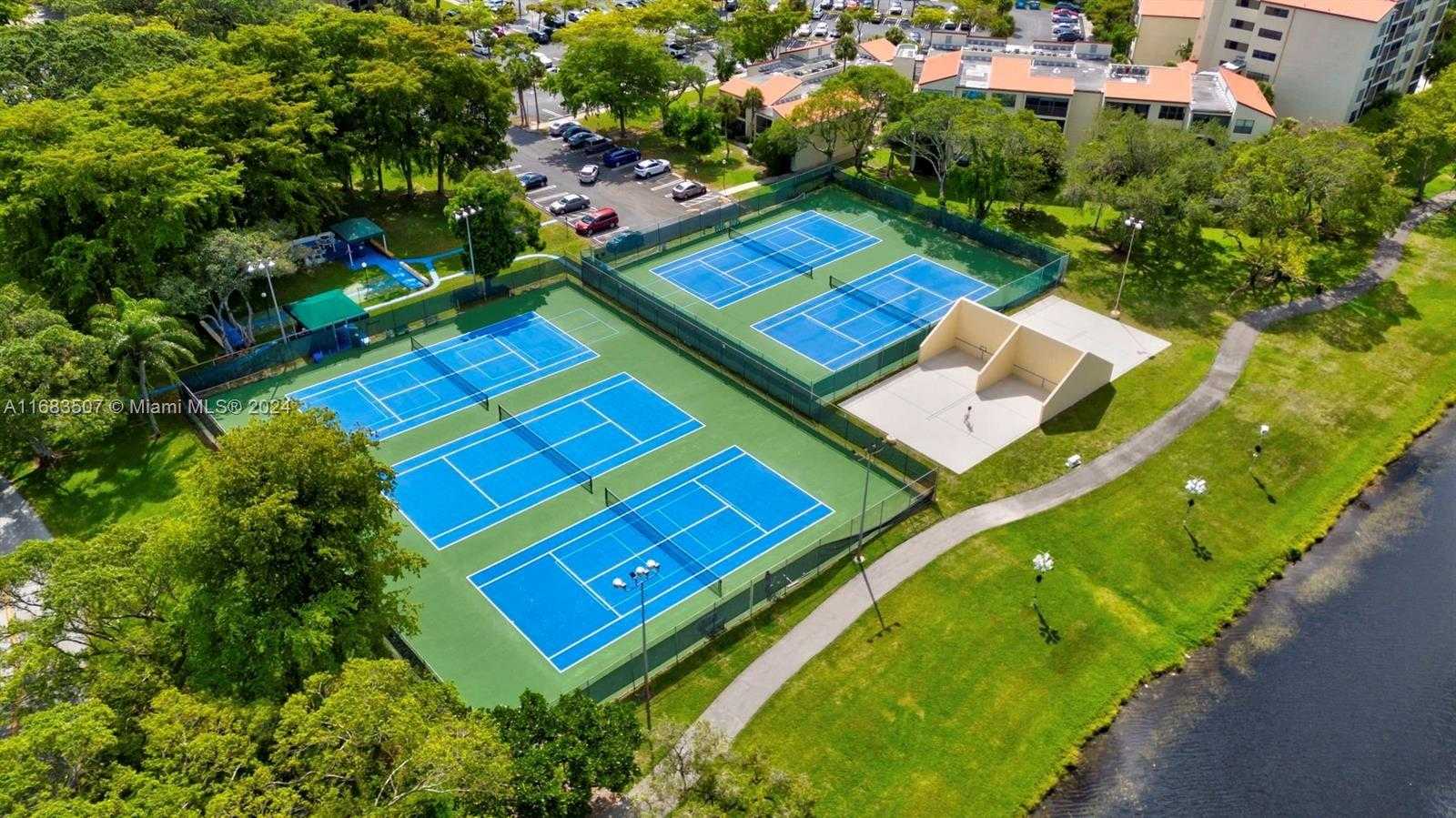 Small Image of 2334 SOUTH CYPRESS BEND DR #501, Pompano Beach Number 19