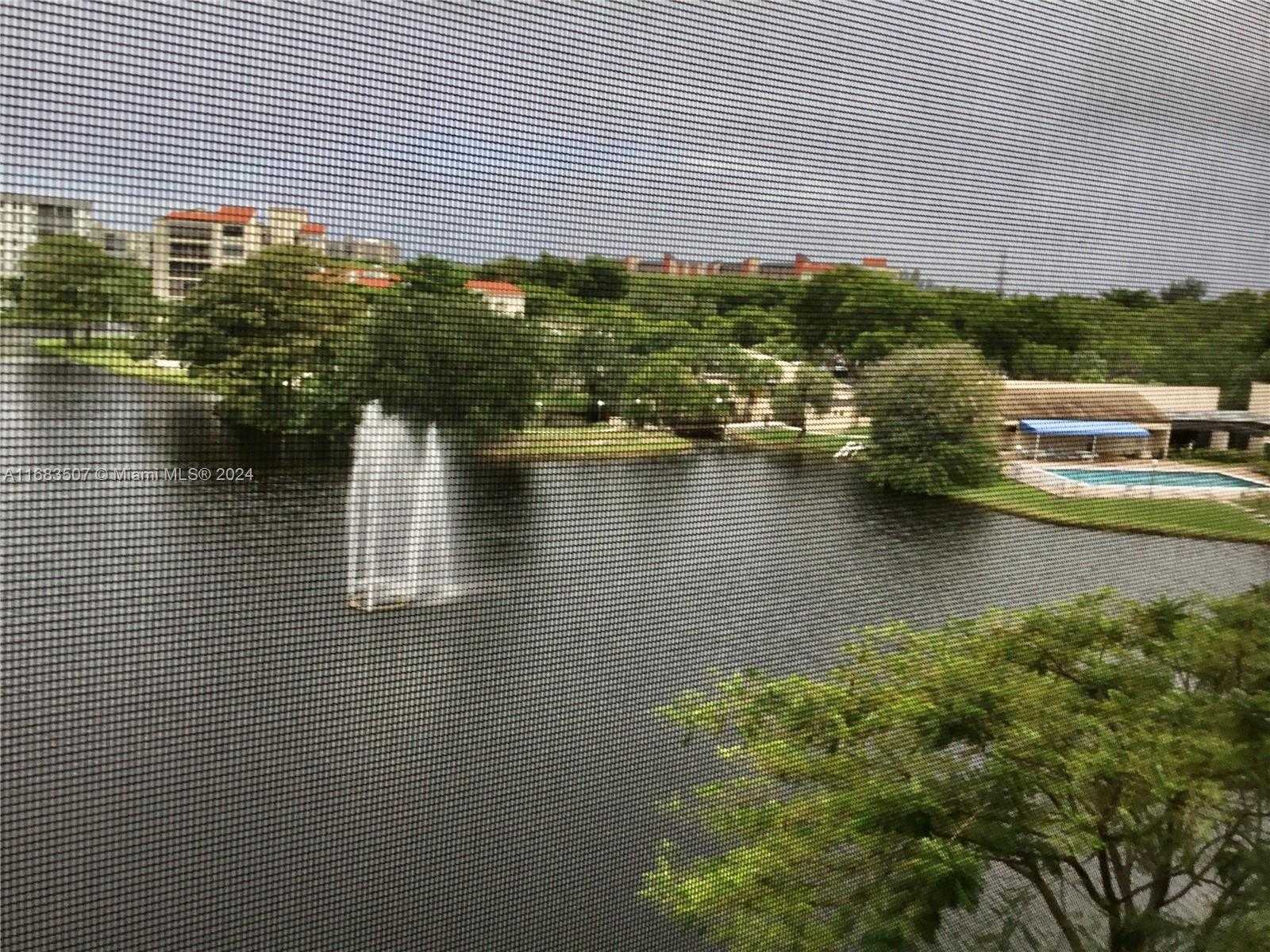 Small Image of 2334 SOUTH CYPRESS BEND DR #501, Pompano Beach Number 20