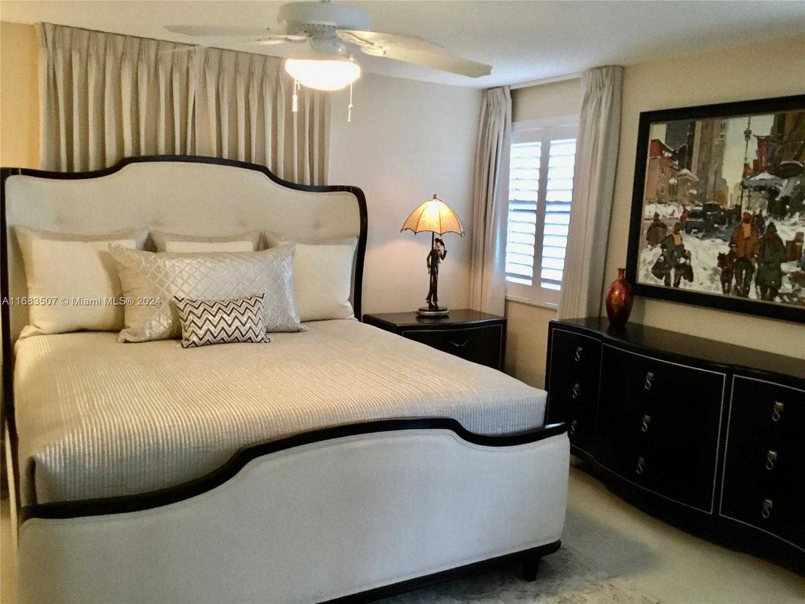 Small Image of 2334 SOUTH CYPRESS BEND DR #501, Pompano Beach Number 5