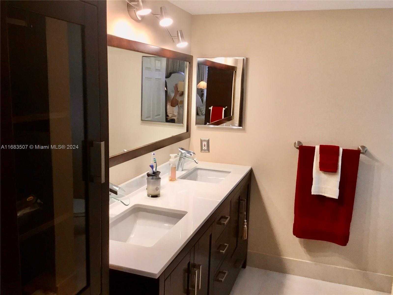 Small Image of 2334 SOUTH CYPRESS BEND DR #501, Pompano Beach Number 6
