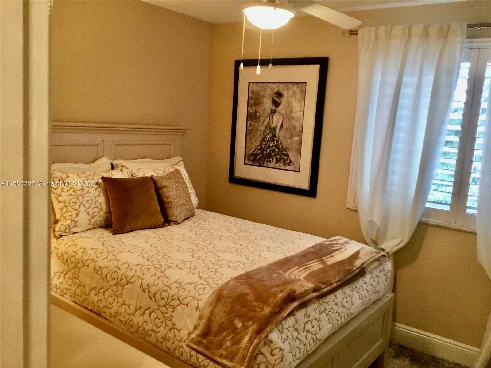 Small Image of 2334 SOUTH CYPRESS BEND DR #501, Pompano Beach Number 8