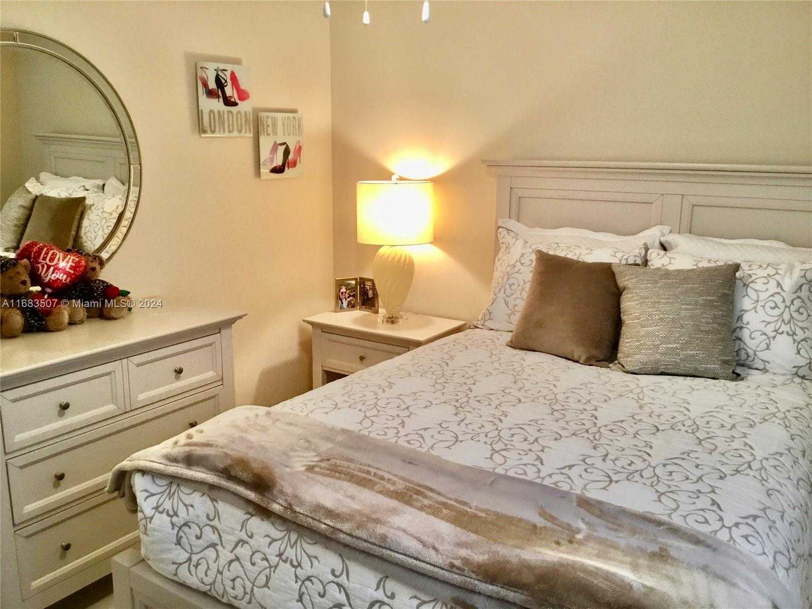 Small Image of 2334 SOUTH CYPRESS BEND DR #501, Pompano Beach Number 9