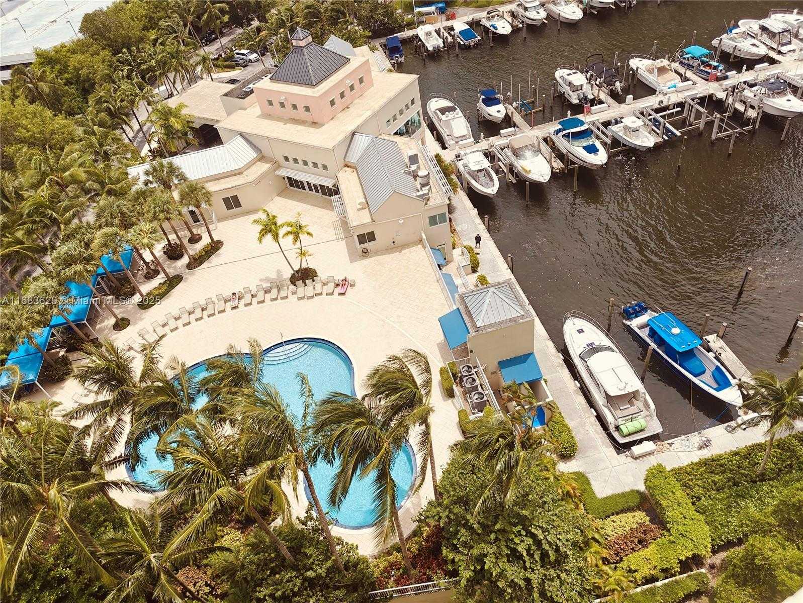 Small Image of 3340 NE 190th St, Miami, FL 33180, USA Number 10