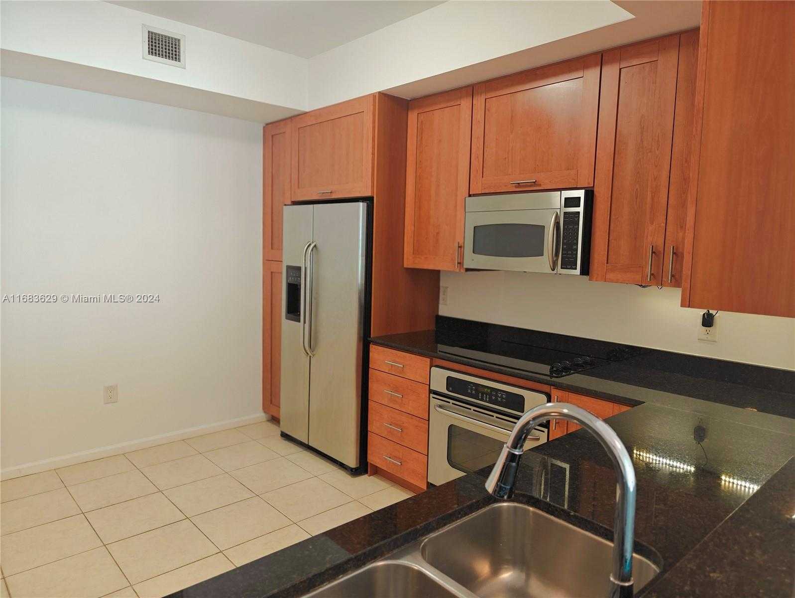 Small Image of 3340 NE 190th St, Miami, FL 33180, USA Number 14