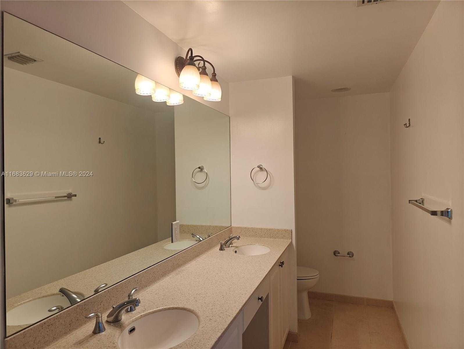 Small Image of 3340 NE 190th St, Miami, FL 33180, USA Number 18