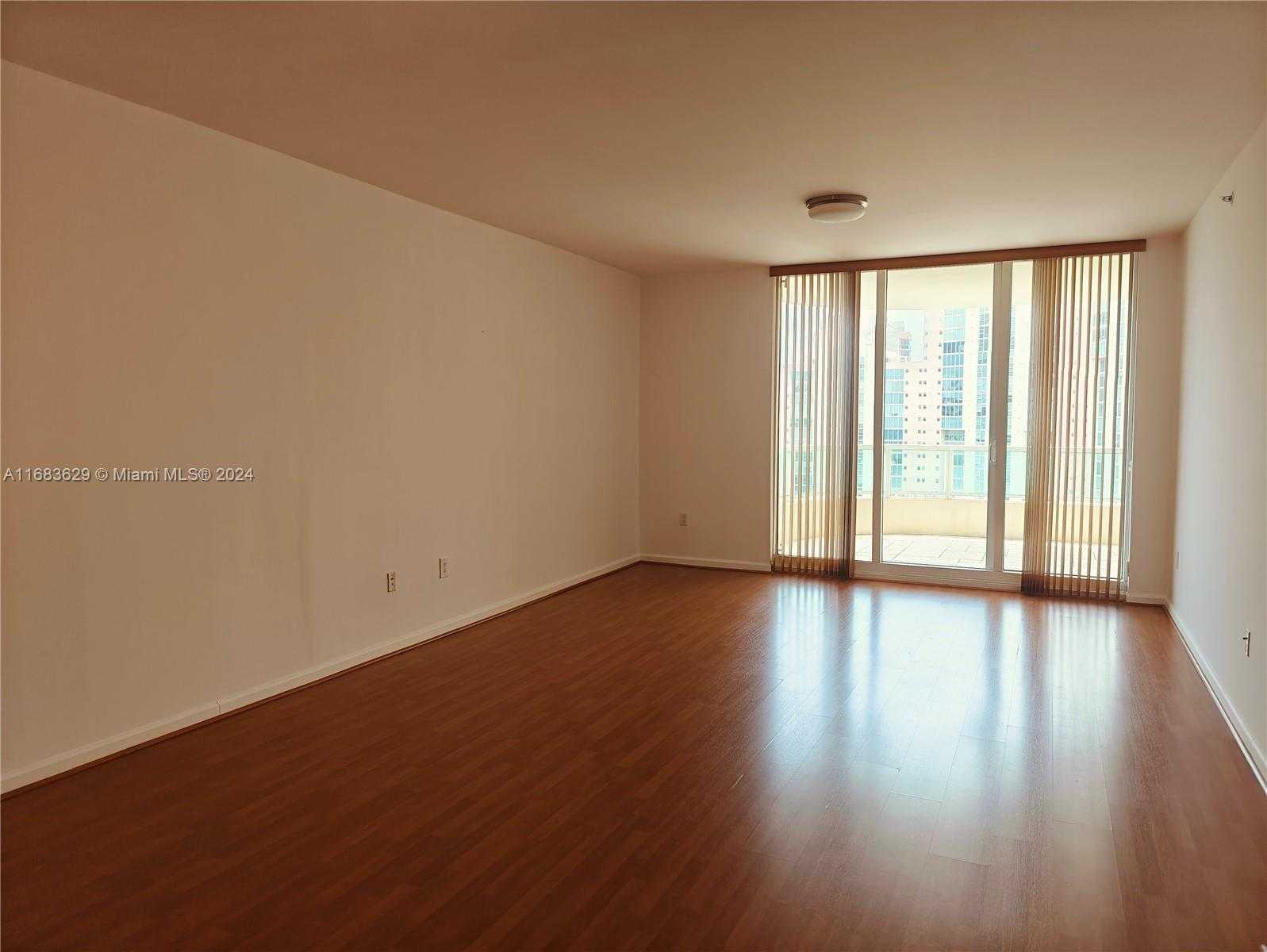 Small Image of 3340 NE 190th St, Miami, FL 33180, USA Number 6