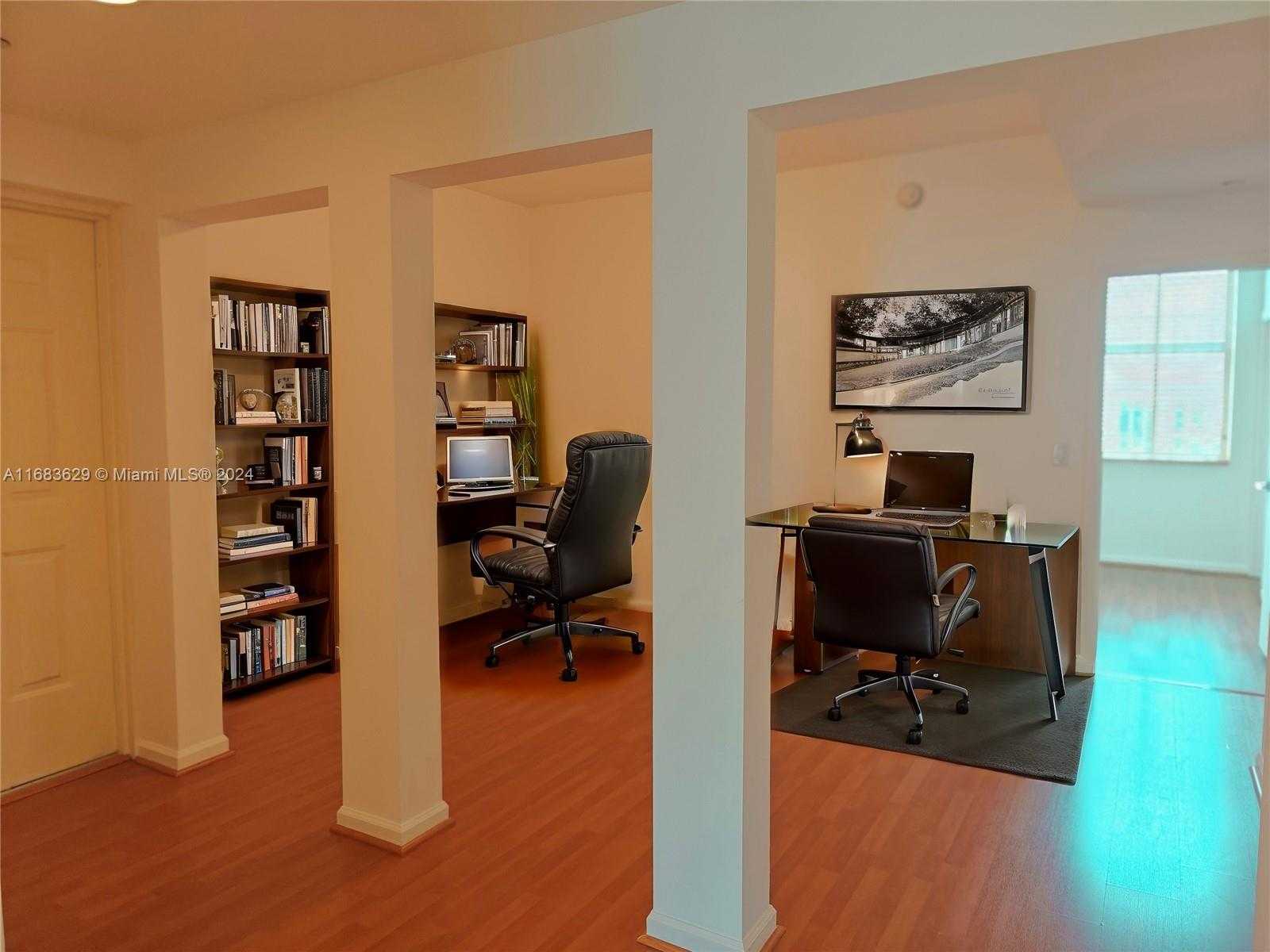 Small Image of 3340 NE 190th St, Miami, FL 33180, USA Number 7