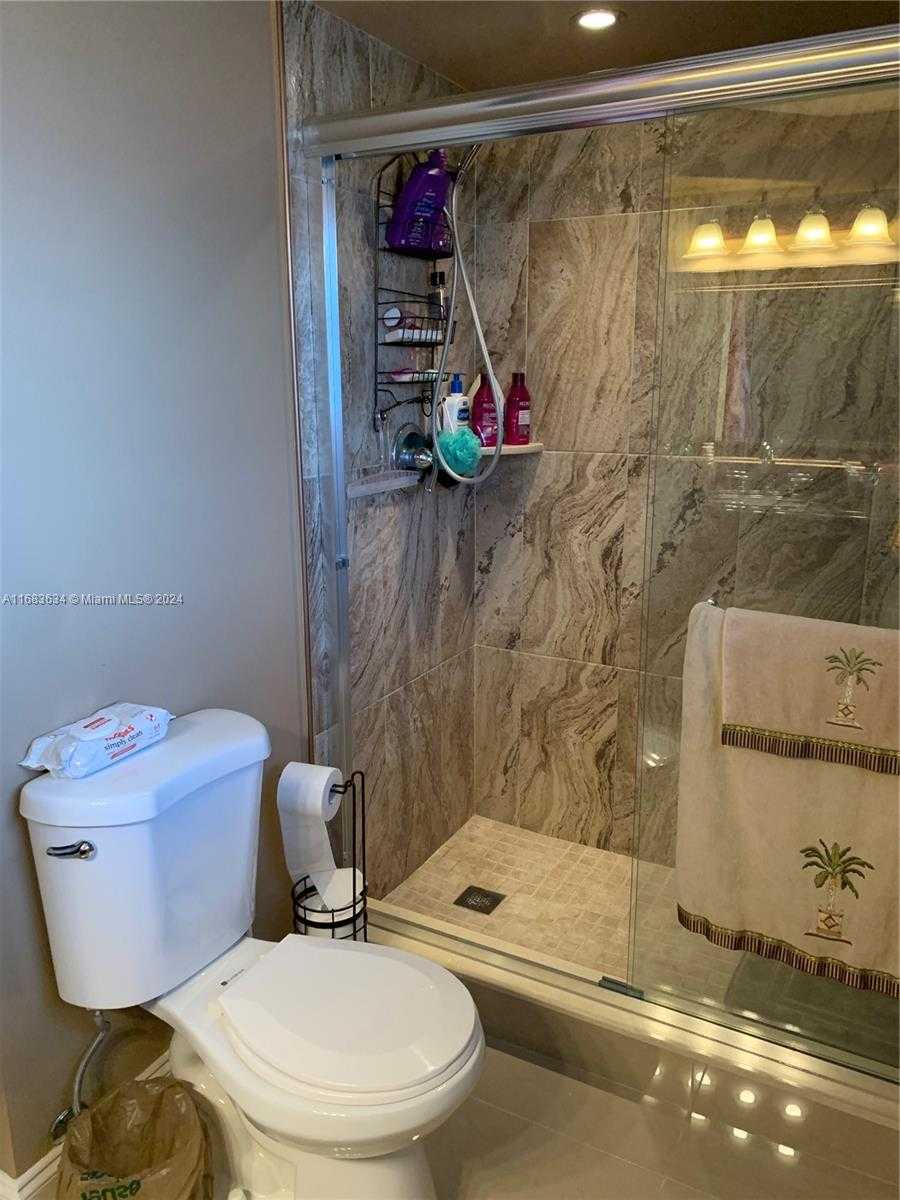 Small Image of 1865 SOUTH OCEAN DR #17F, Hallandale Beach Number 13