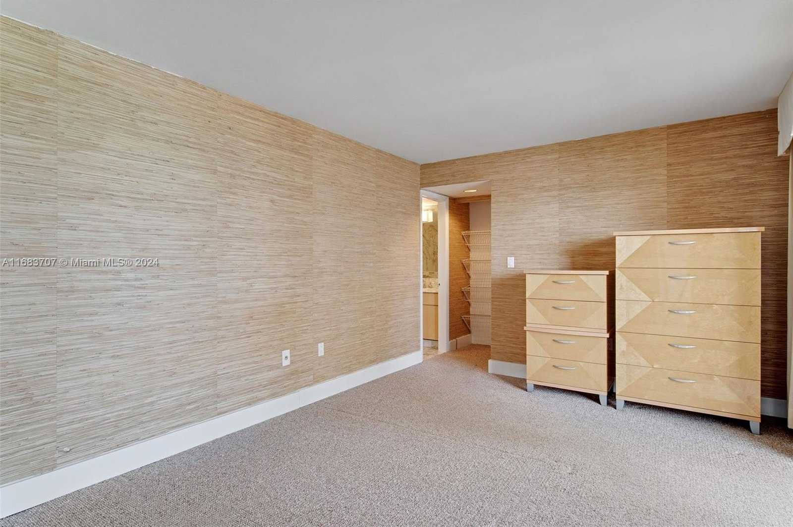 Small Image of 6423 COLLINS AVE #1504, Miami Beach Number 15