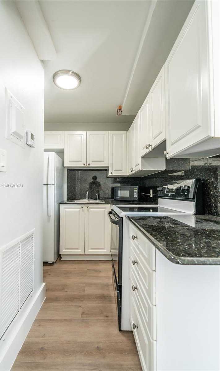 Small Image of 6969 COLLINS AVENUE #1502, Miami Beach Number 12