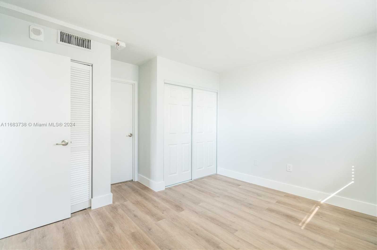 Small Image of 6969 COLLINS AVENUE #1502, Miami Beach Number 15