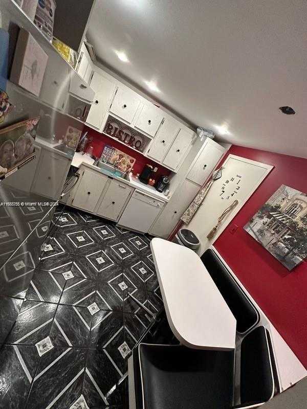 Small Image of 3800 SOUTH OCEAN DR #1208, Hollywood Number 9