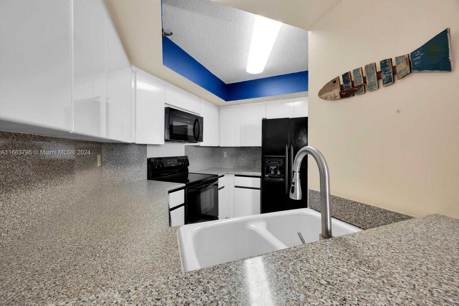 Small Image of 6767 COLLINS AVE #706, Miami Beach Number 17