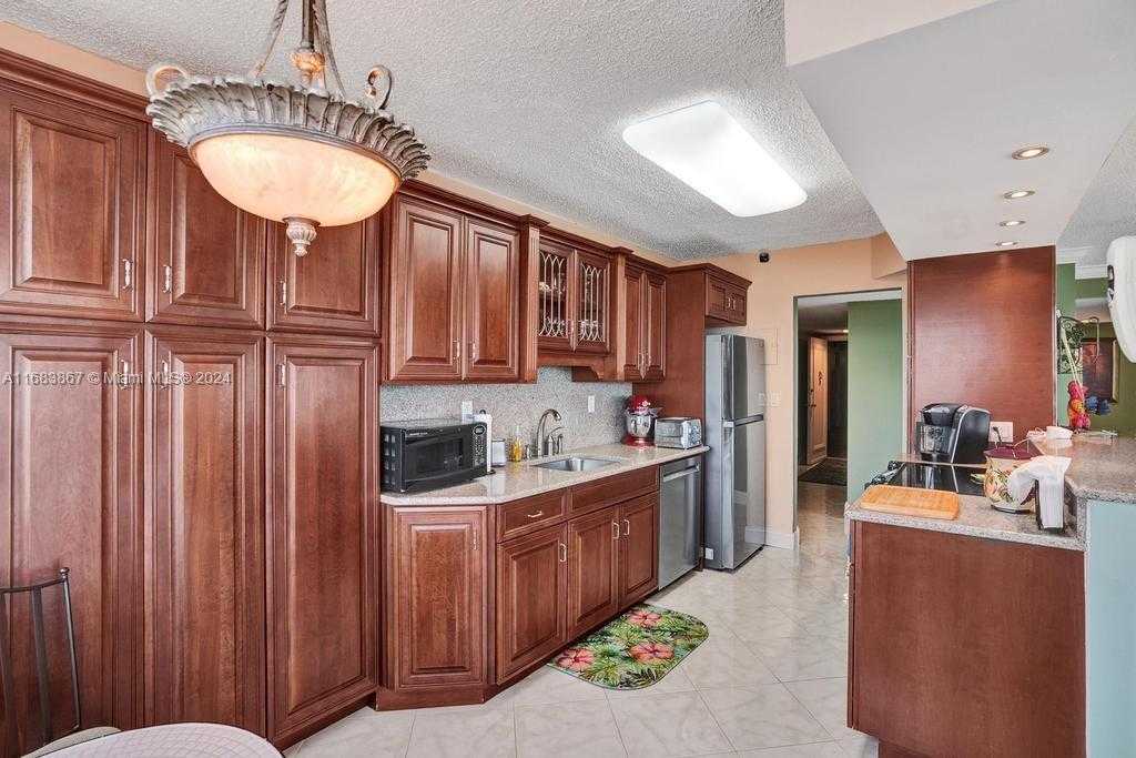 Small Image of 18011 BISCAYNE BLVD #1705, Aventura Number 13