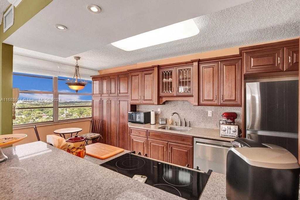 Small Image of 18011 BISCAYNE BLVD #1705, Aventura Number 17